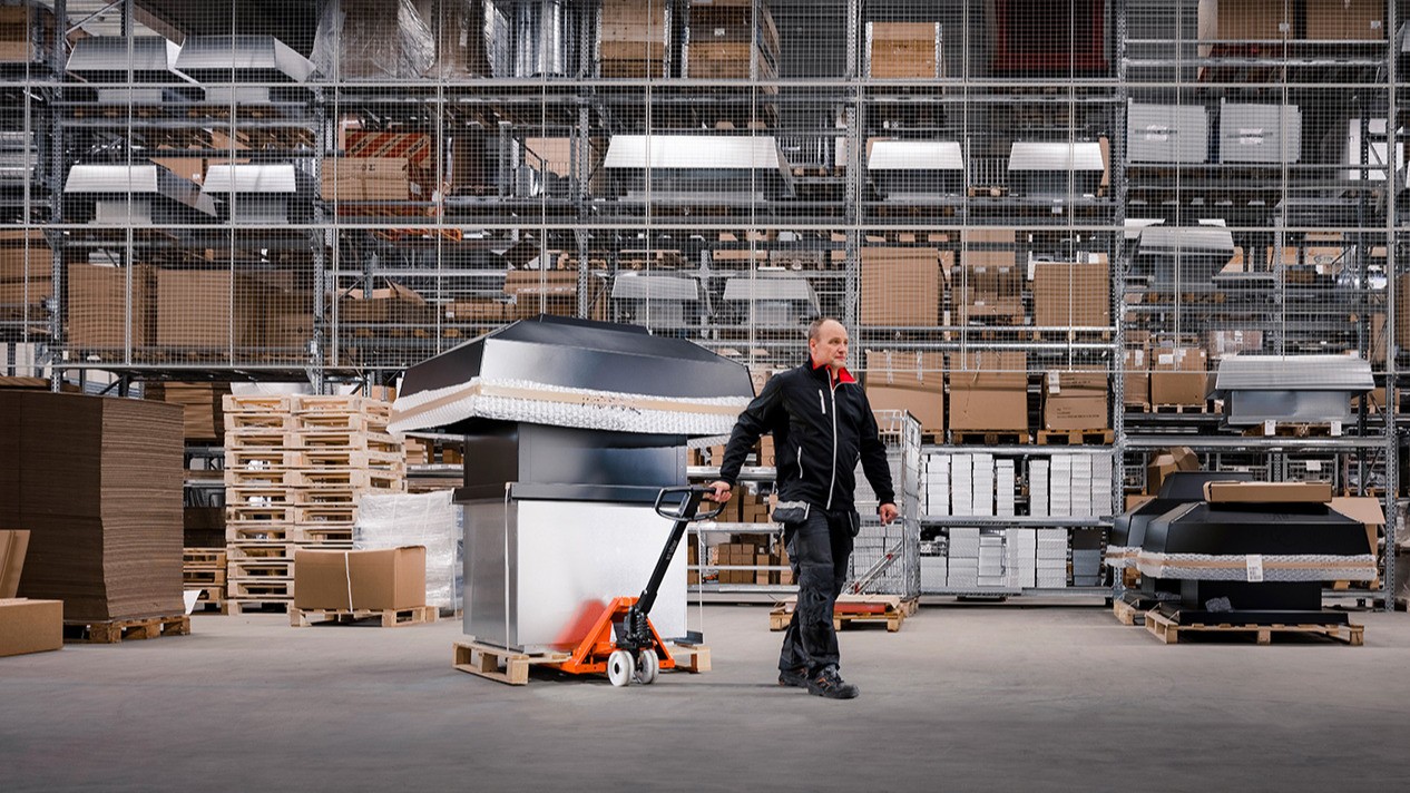 Zašto su Toyotini ručni paletni viličari dobar izbor za vaše skladišne operacije?