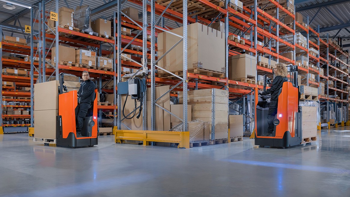 Pješaci u skladištu! Kako Toyotina plava LED rasvjeta povećava sigurnost skladišnih operacija