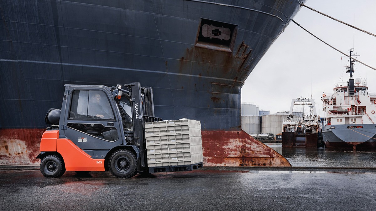 Pet razloga koji vam govore da je najam viličara bolji od kupnje novog viličara